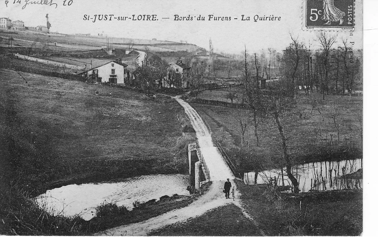 Carte postale en noir et blanc. Saint-Just-sur-Loire - Bord du Furens - La Quirière. Source https://commons.wikimedia.org/wiki/File:CDF_St_Etienne_%C3%A0_la_Loire.jpg
